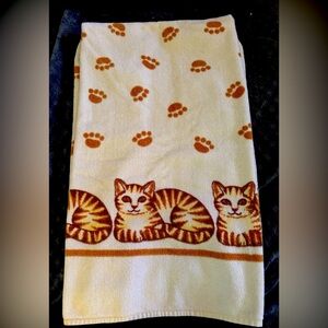 Vintage Bath Towel & Wash Cloth with Cat Design
